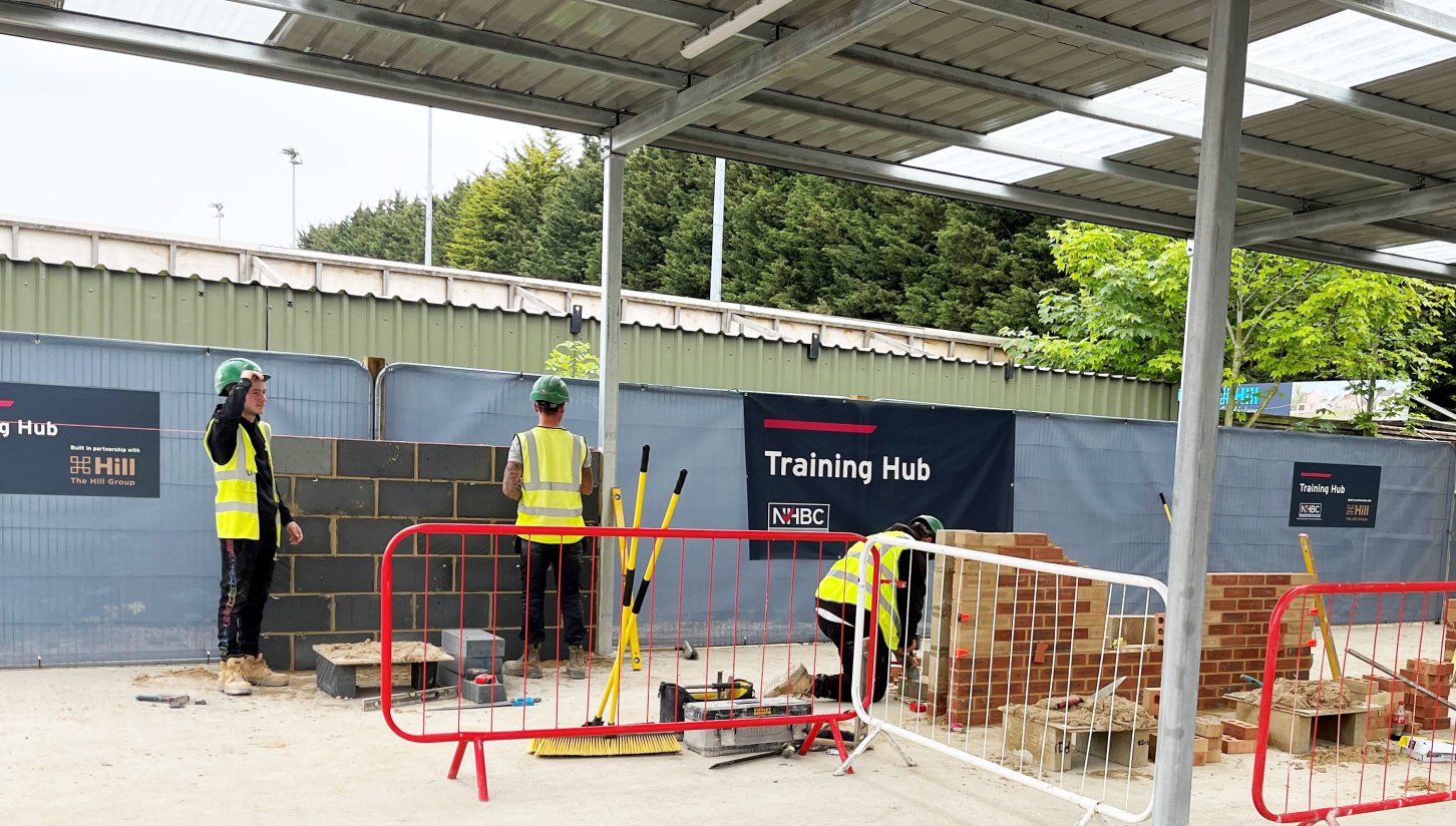 As housebuilding suffers a chronic shortage of skilled labour, H+H is doing its part by donating blocks to the NHBC’s new bricklaying training hubs.